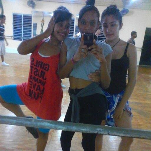 Heello me LLamoo lesliie lominera barbiie  ♥ AMO el baiile ♥ & me gustan' las fiesta' FIN¡ BFF LiLy