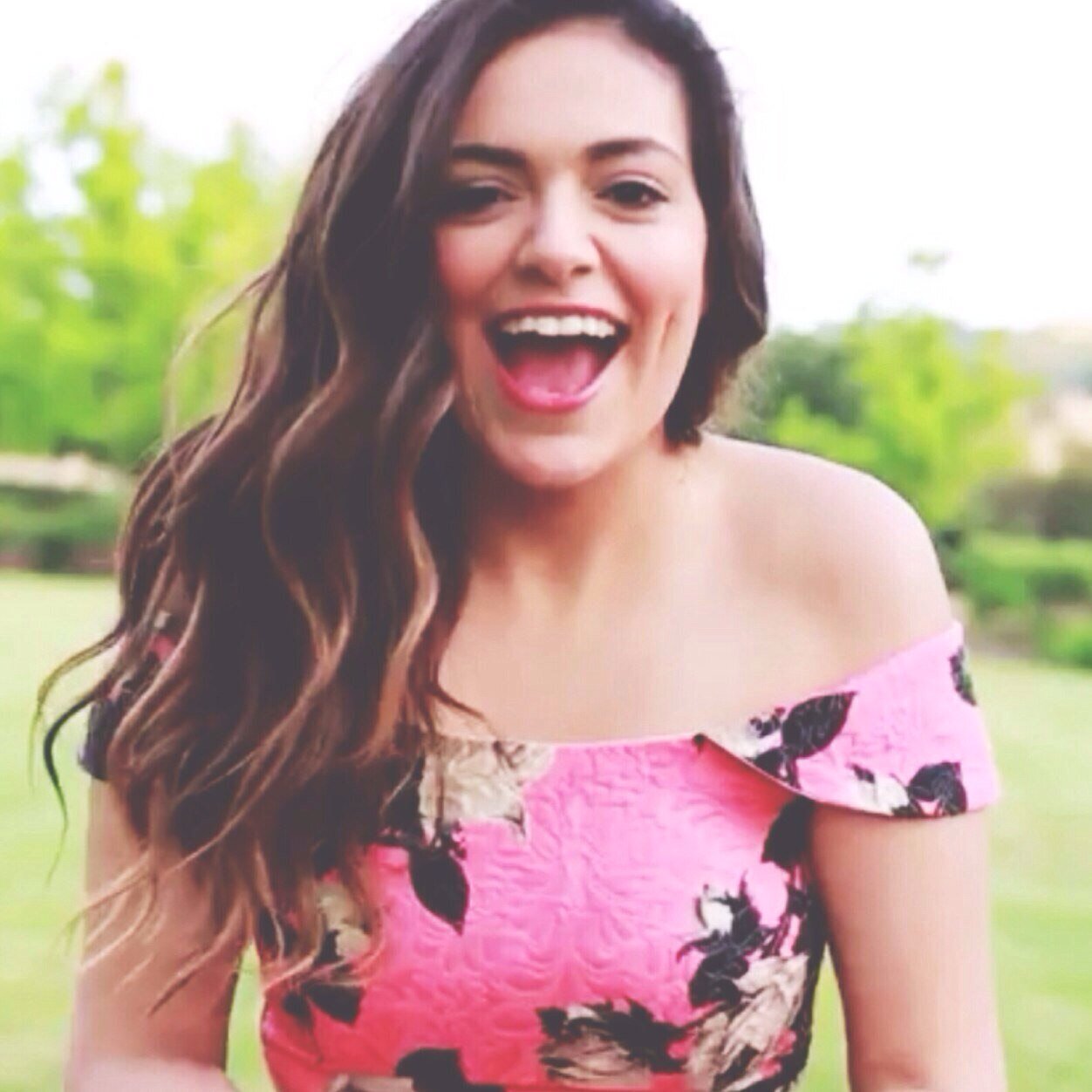 ♡ I will support Bethany until the end ♡ Waiting for her to follow ! I love bethany more than she loves pineapples.