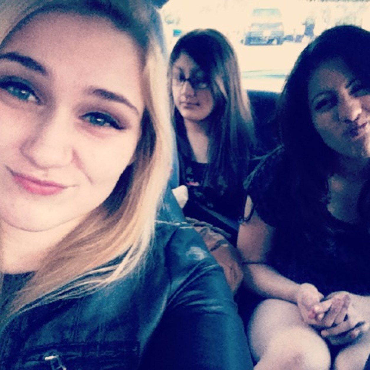 JPohlee's profile picture. Not quite an adult, possibly a child.
Snapchat @jpohle