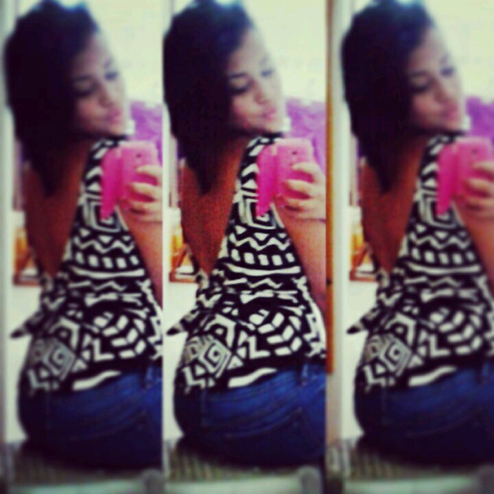 neliauris's profile picture. 