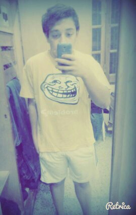 Si la vida te trata como mierda Abraza esa mierda & sigue adelante ♡