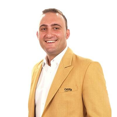 real estate agent at century21 the complete real estate castle hill.