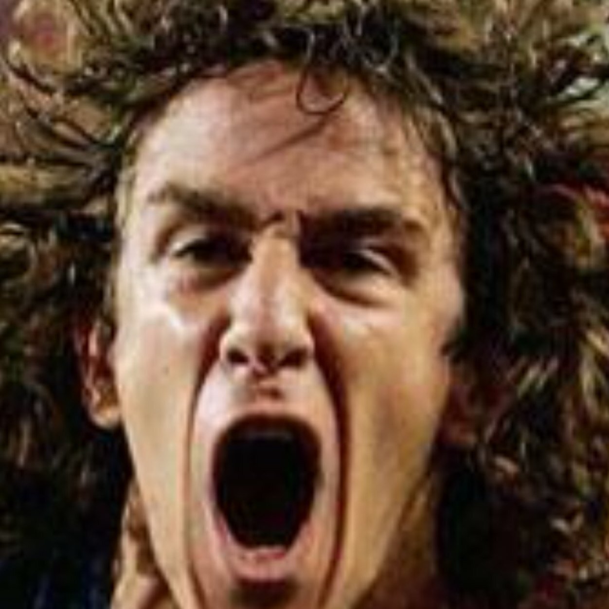 هو لحن الكره ، هو موسيقار الكره ، هو #الرسام ..♡