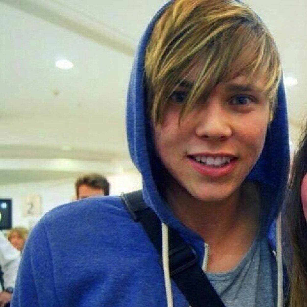 Follow @elitehemmings