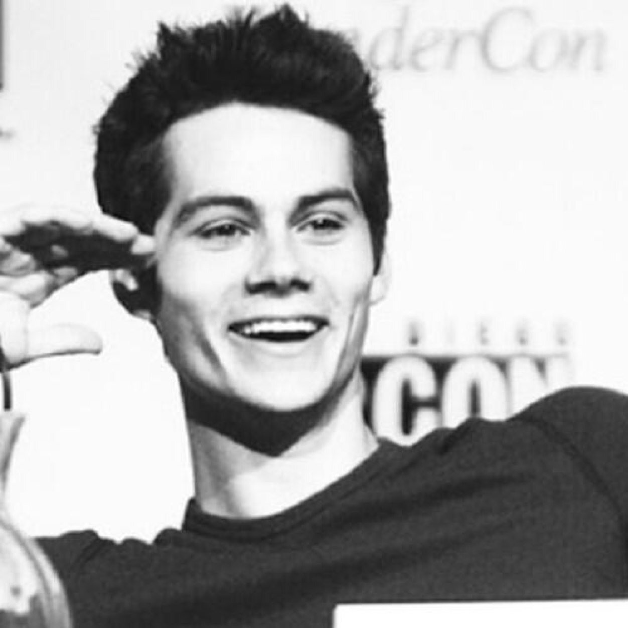 Name's Cole I'm odd weird and awkward and whole other list of things but I'm a good friend and I love food. [Rp|19|Single]