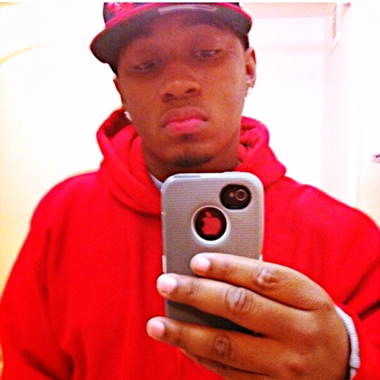 Will give everybody a chance!I want play you ill let you play yaself...laid back,honest thats bout it