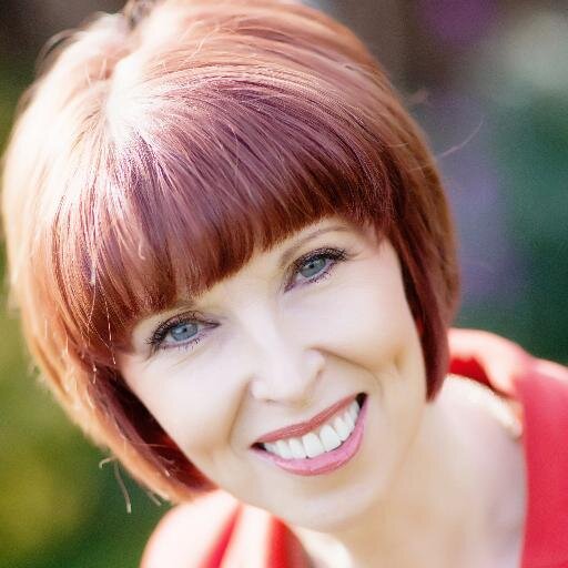Expert Weight Loss Mind Coach enabling women to get their heads around permanent weight loss using a potent combination on Hypnotherapy and Coaching.