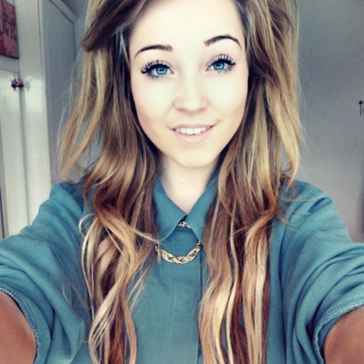 I'm Ellie..im 17. |Hurt|Trust Issues|Afraid to love|RP|FL|