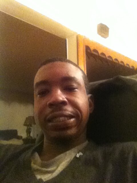 I really don't do much just b chillin  Tryin to keep from illin and not wanting to become a victim just a young nigga livin keep it movin like the earth spinnin