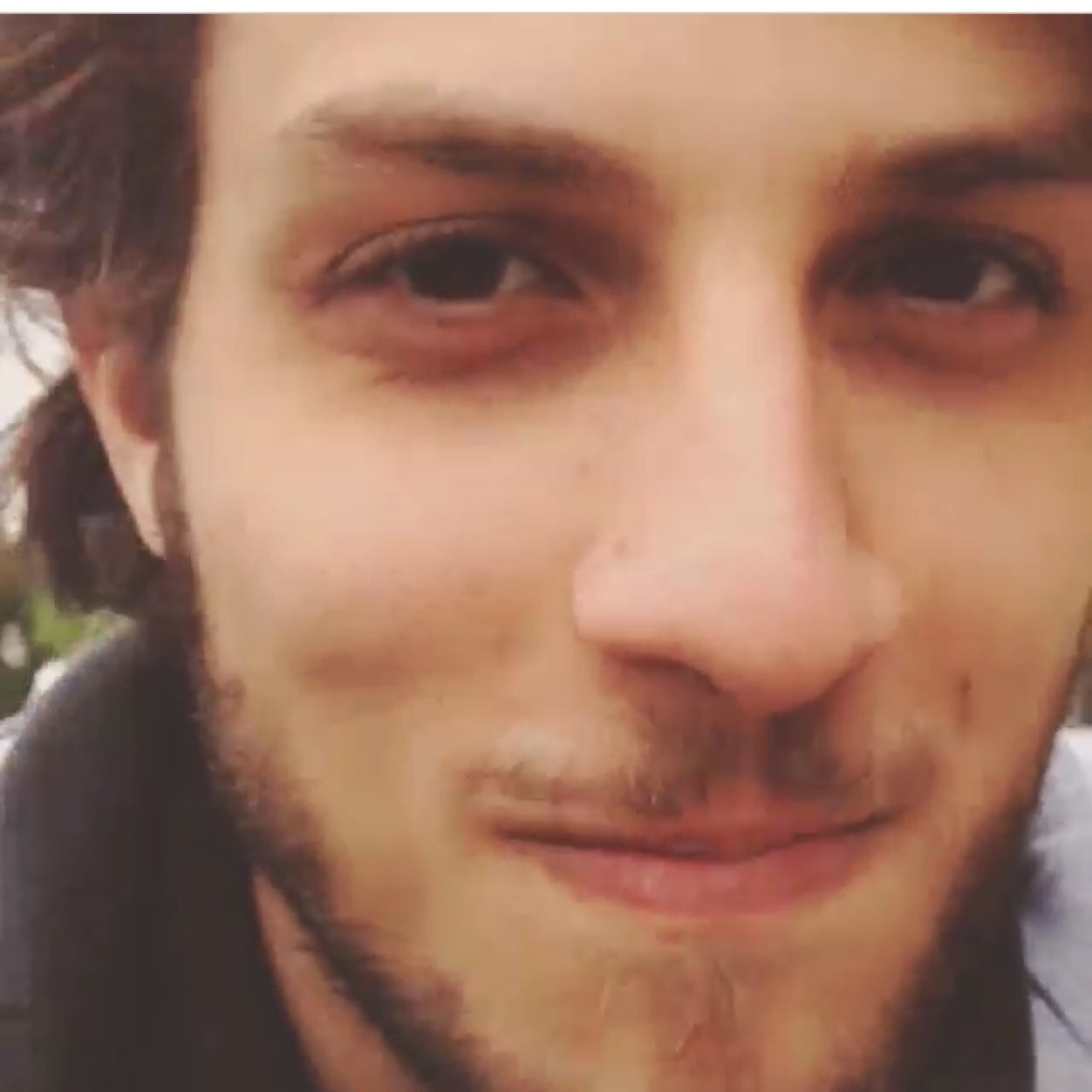 Chay Suede me ensinou que a música perfeita, é aquela que enfeita a casa antes de partir!!