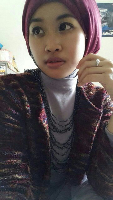 Easy Going, ♥ @maroon5, @onedirection, @westlifemusic, @ManUtd,@Cristiano,Movies,Football. ♥♥♥ALLAH&Muhammad. Wear hijab n be a moslem is my pride