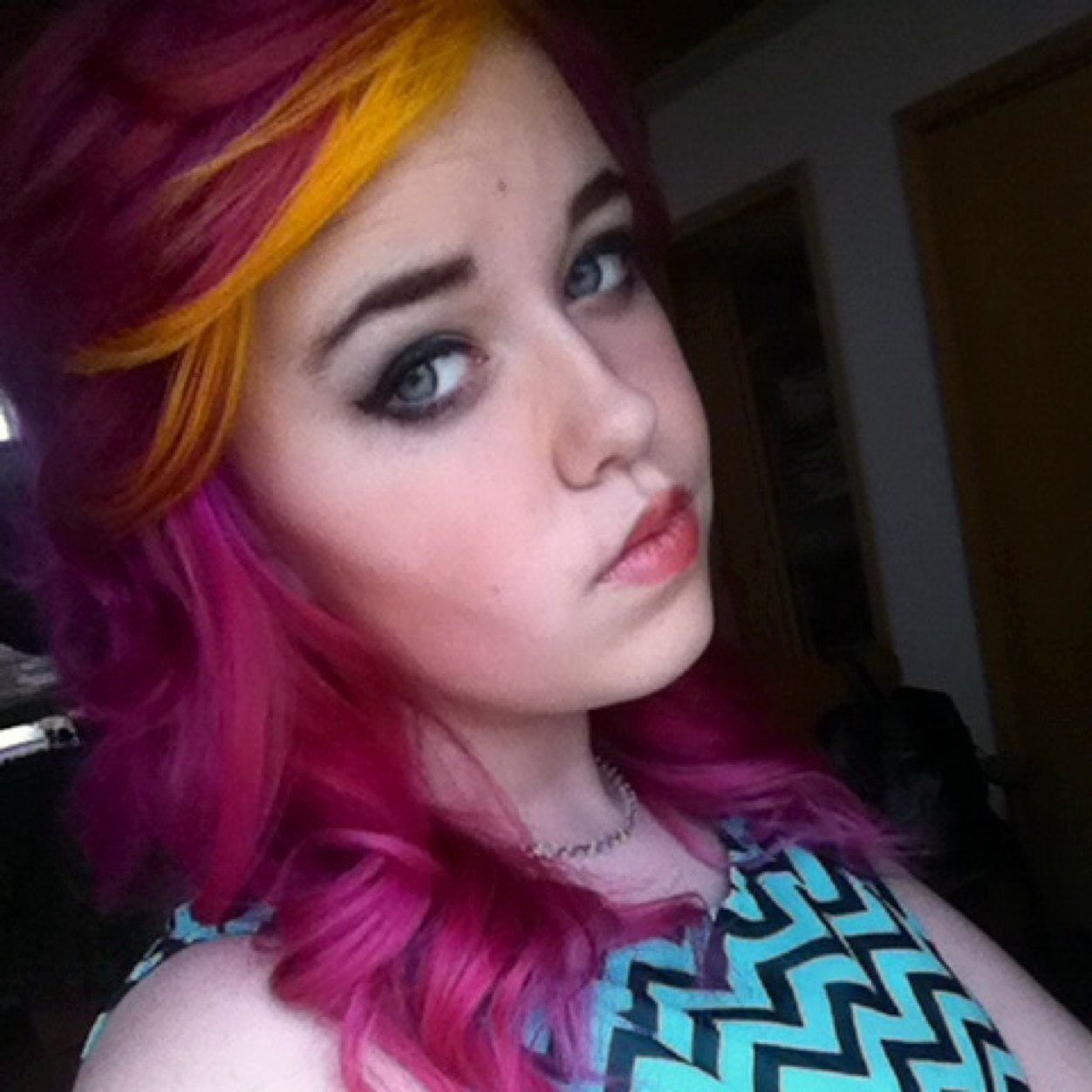 Hi I'm Rikki, I have a rainbow personality, I like cats, and I love drawing.