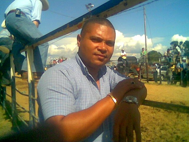 Hecho en venezuela... Super jodedor... No fumo pero si bebo y bailo pegao... Yo si se a donde voy sigueme...!!!
