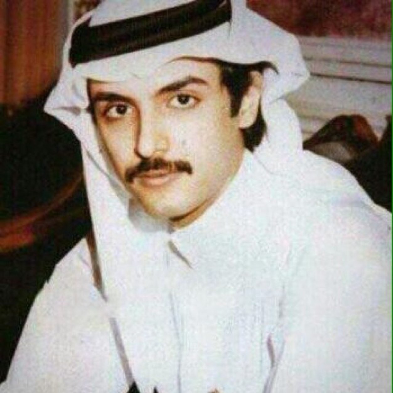 لا دار للمرء بعد الموت يسكنها ** إلا التي كان قبل الموت يبنيها
فإن بناها بخير طاب مسكنها ** وإن بناها بشر, خاب بانيها