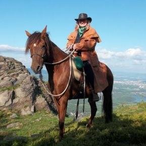 8 eigene Pferde in Offenstallhaltung am eigenen Hof, viel Natural Horsemanship - die Erfahrungen unter http://t.co/J6nJIWy9VE