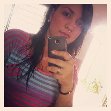 ღMientras alguien te descuida, hay alguien que hace todo lo imposible por tenerte en su vidaツ