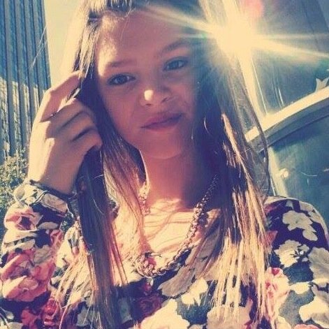 hey everyone my name is vanja and i live in swizerland i am 16 years old and i play guitar...music is my life...proud directioner, beliber and mahomie! ∞ 3..