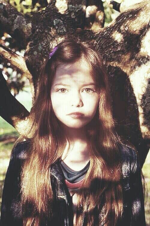 I'm a Mellark; sister to Peeta. Ever since Peeta went in the games, he's not the same. I have to help him. [[HG RP|| 14]]