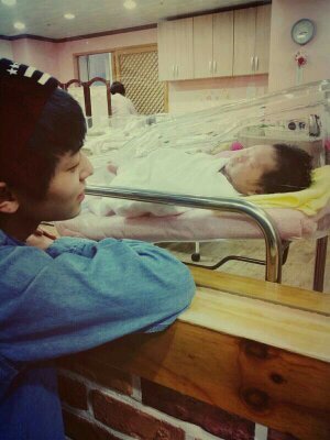 @wowous @whdgus1004 @ljoeljoe1123 @AH_NIEL_ @asdsdf756 @T_Ricky_T They r ma prince n always be like that♡♡