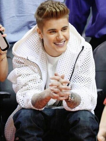 Justin is my hero and I love him so much!♥Belieber and Jelena forever!              Believe tour 4/6/2013♥
