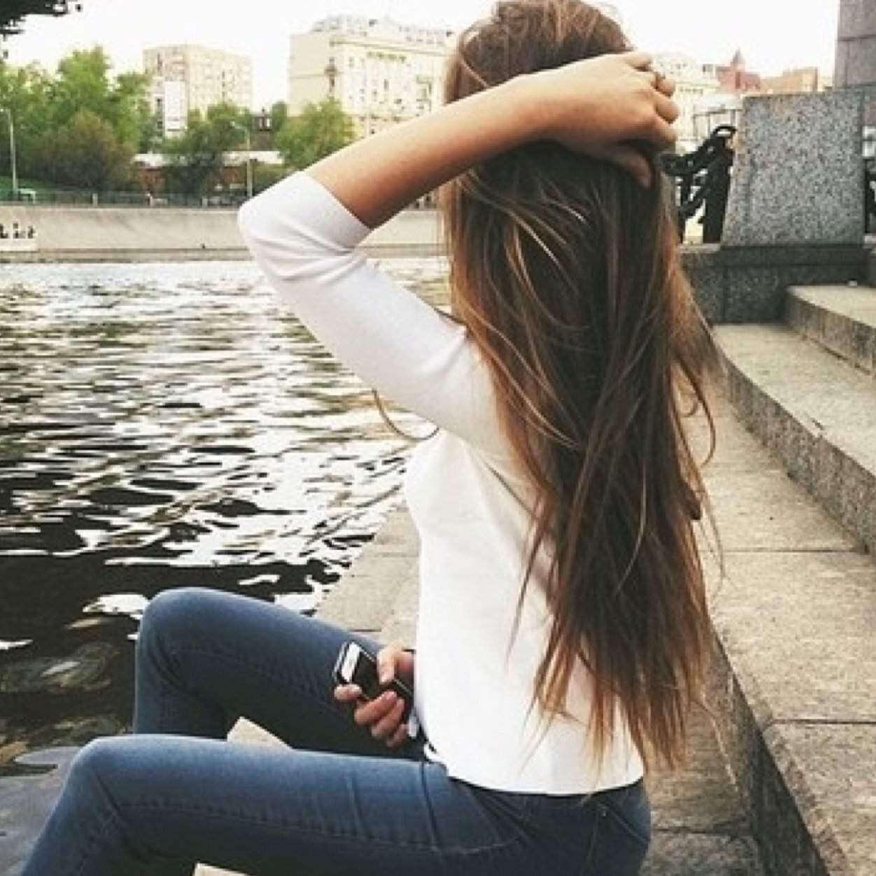 Contrairement a nous , sexe , scandale et mensonges ne prennent jamais de vacances . XOXO .