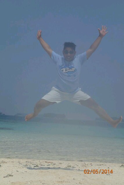 ajulholic's profile picture. 