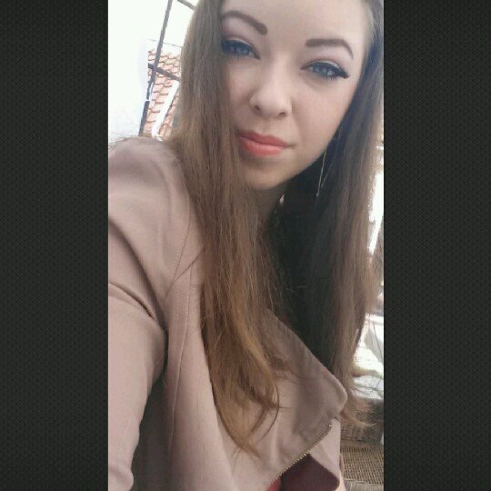 Melanie.
19
SC: Melliee_x
IG: __mlnx