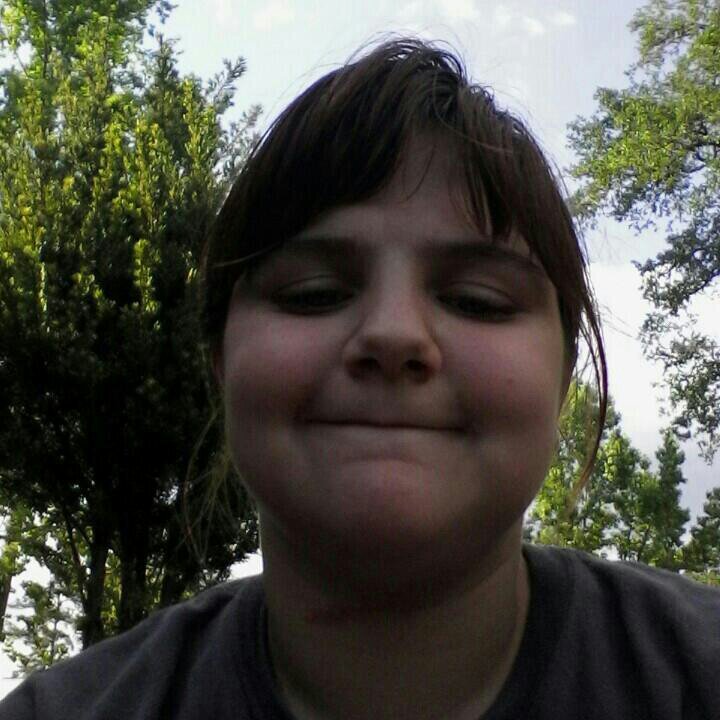 shyan_kayla's profile picture. sometimes I watch creepypasta, others I watch pewdiepie :3