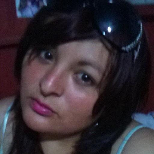 Lu891122's profile picture. 총맞은 것처럼 정신이 너무 없어 웃음만 나와서 그냥 웃었어 그냥 웃었어 그냥   허탈하게 웃으며  하나만 묻자 했어 우리 왜 헤어져 어떻게 헤어져 어떻게 헤어져 어떻게 구멍난 가슴에 우리 추억이 흘러 넘쳐 잡아보려 해도 가슴을 막아도 손가락 사이로 빠져나가