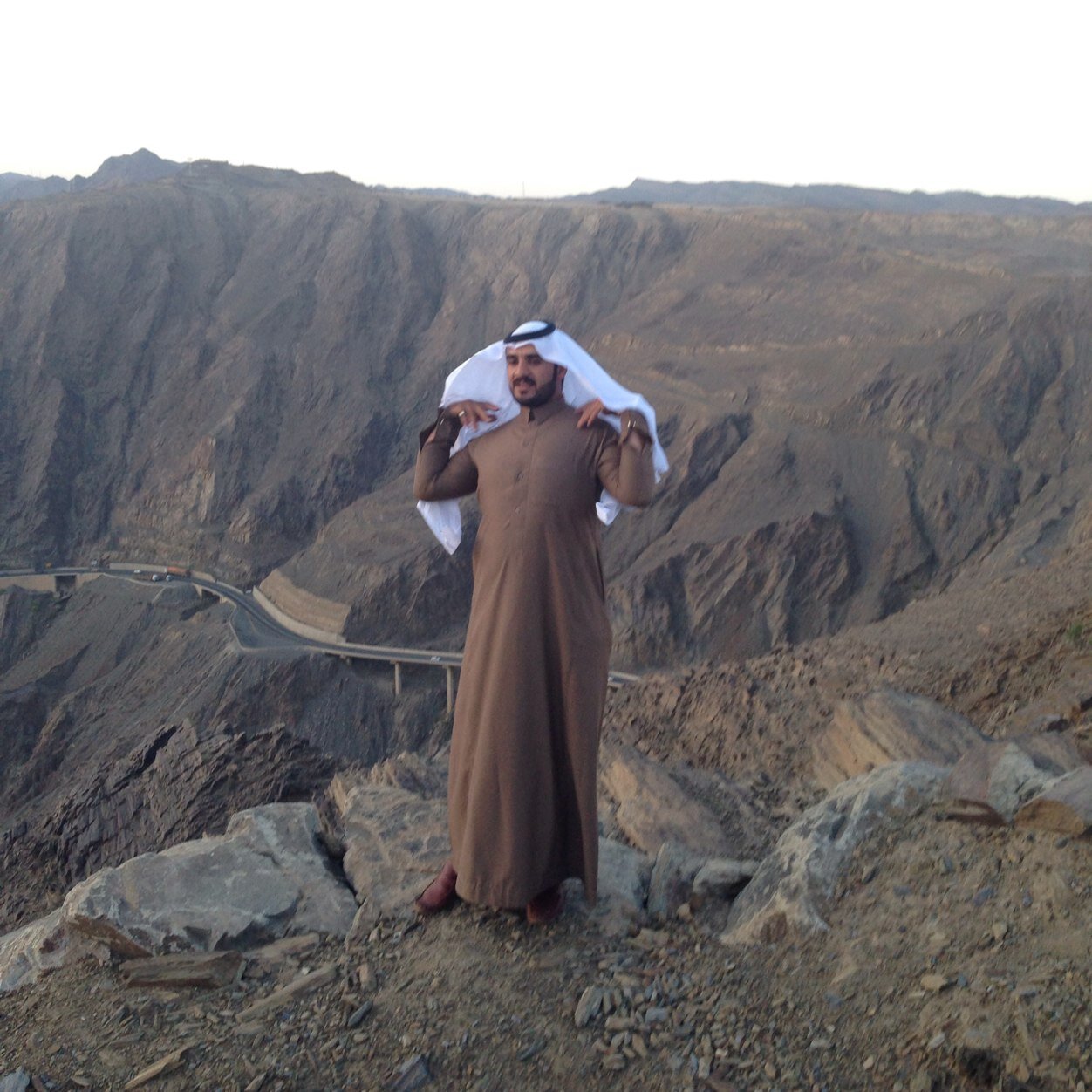 حكيك وطن ، وعيونك السود ميعاد.!