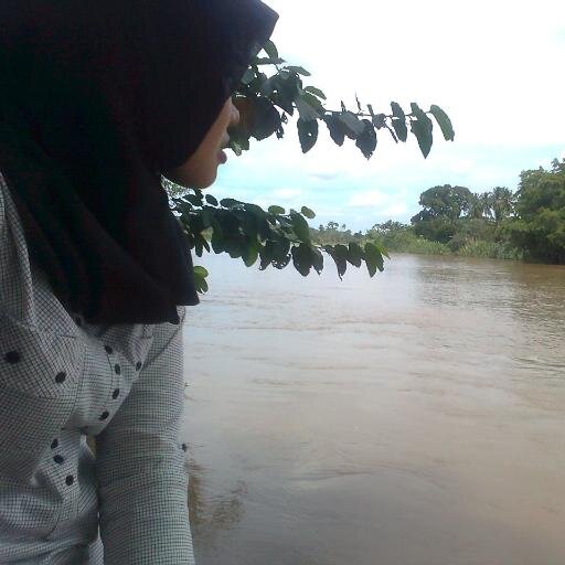 sindi | April 28th 1998 | SMAN GAUL 014 ♥ | Exlusive Class | just to mention, follow or follback.. :) 
 why of me???