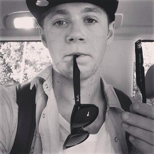 What did we win? Se sentaron en unas escaleras para subirlas. UK||IRELAND✈