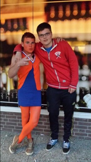 16 jaar ○ S4kh sweaf ○ NWL ○ 0184