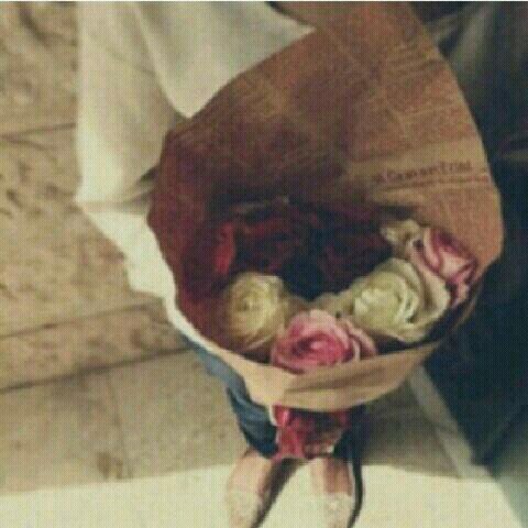 ـ          لٌسـت بريئه ولاآ سـيئه ولآ ذآت حزن آنا متوسطـُة الصبر قصيرة آلحـظ طويلـة الصمت فقيرة البٌوح وٰغنية بالله عـن الناس اجمعـين