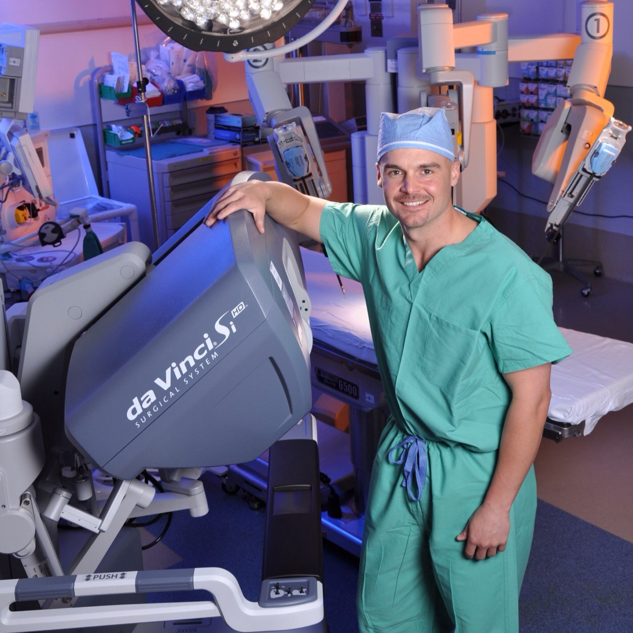 Father or two amazing boys, General and Bariatric Surgeon, Davinci Robotic Surgeon and UK FAN!!!
