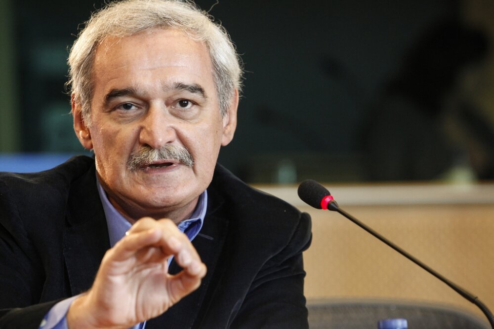 Ο Νίκος Χουντής είναι ευρωβουλευτής της Λαϊκής Ενότητας