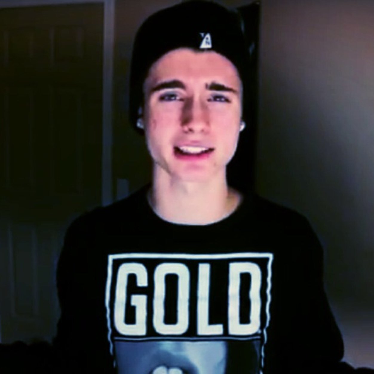 HesitantTosser's profile picture. ::Do what?:: {Ex-Amity/Dauntless/Divergent RP}