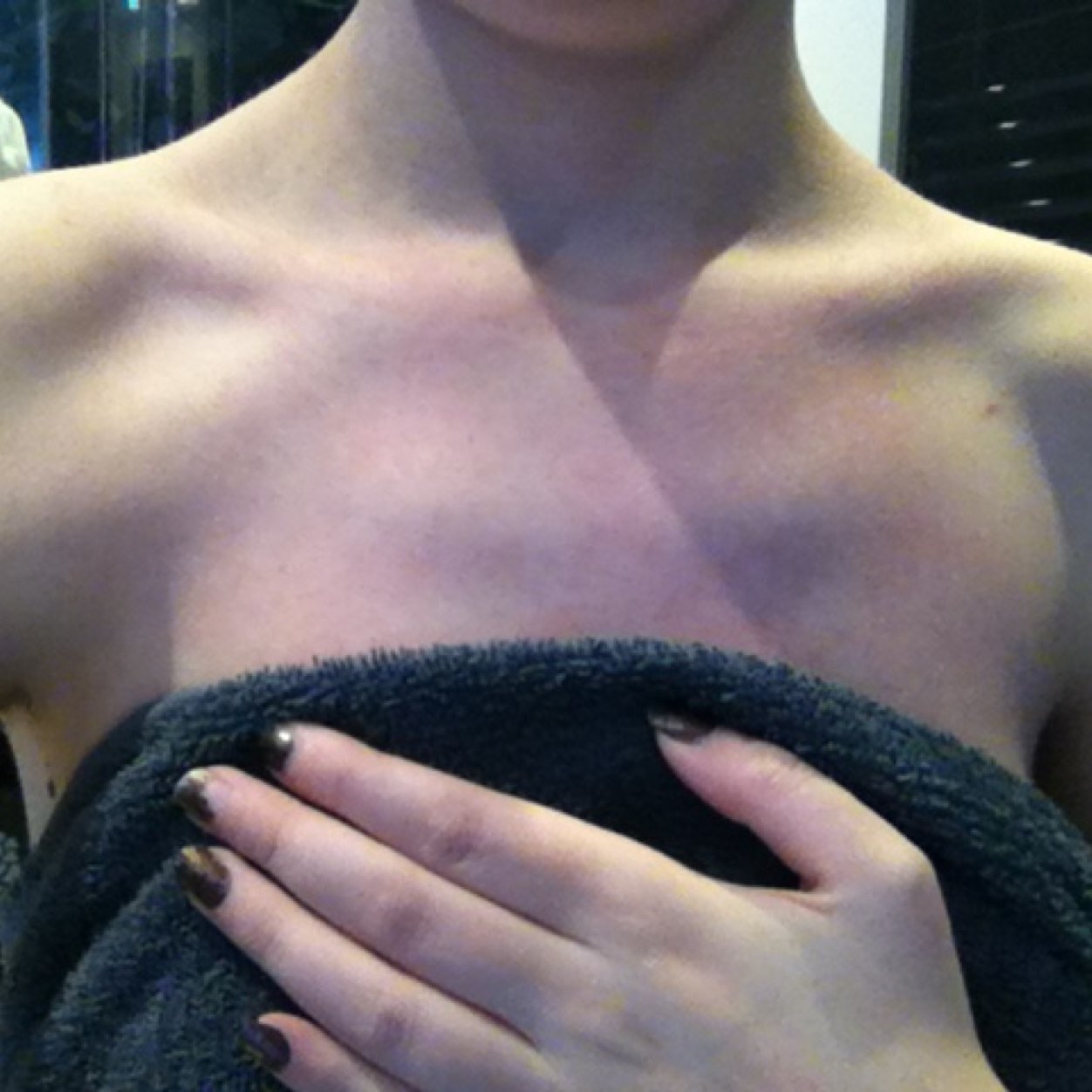 Female, 19, anonymous. Hiding everything I feel from those who pretend to care. GW:40kg. DM me if you ever need anything!