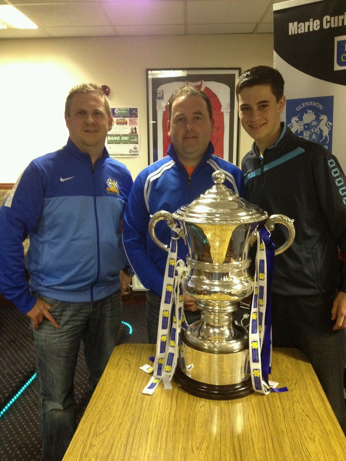 leeds united st holder and Glenavon fan play a bit of outdoor bowls!!!