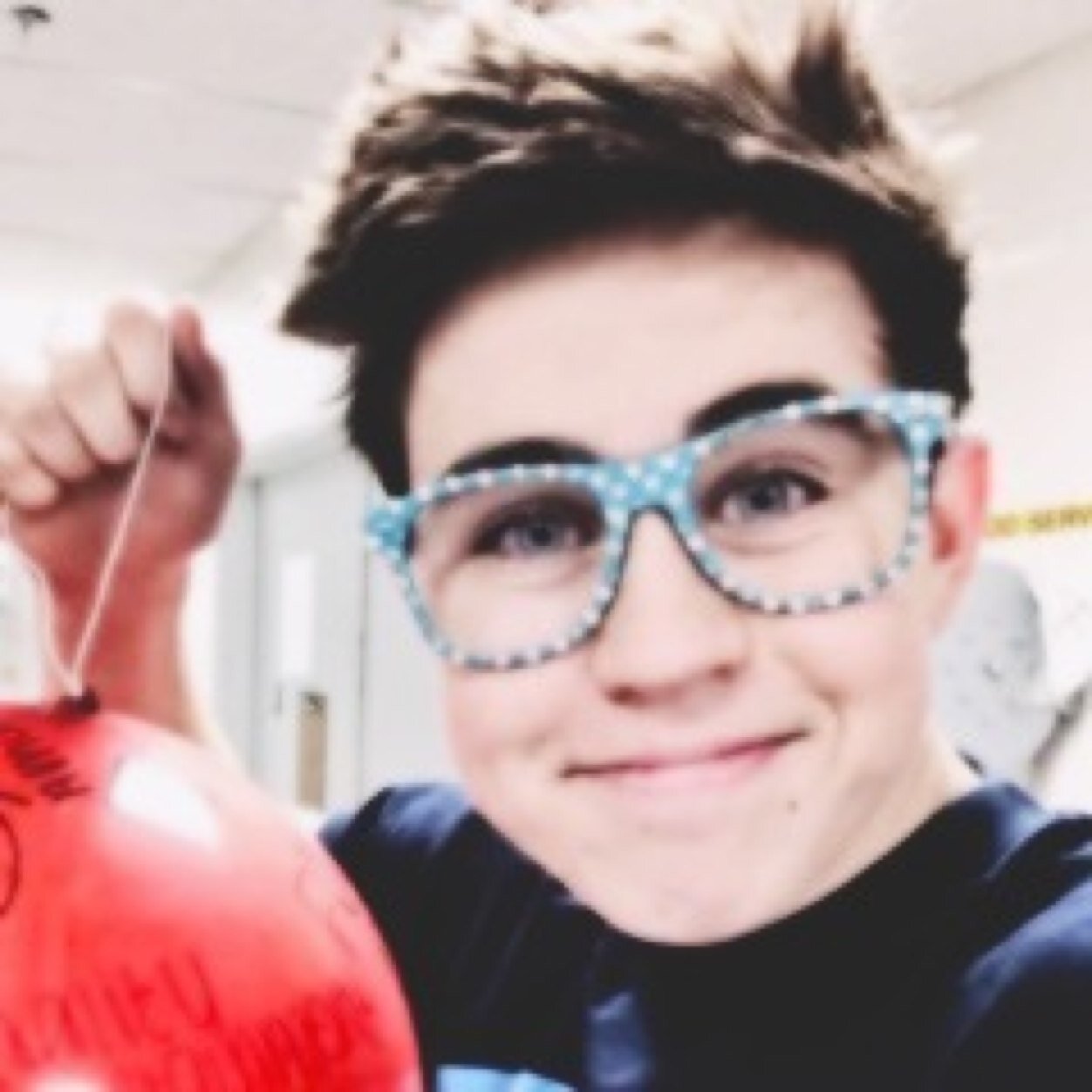 diebitchsmilin's profile picture. Please follow @AndyMCalderon y a @ItsOnlyABlogger