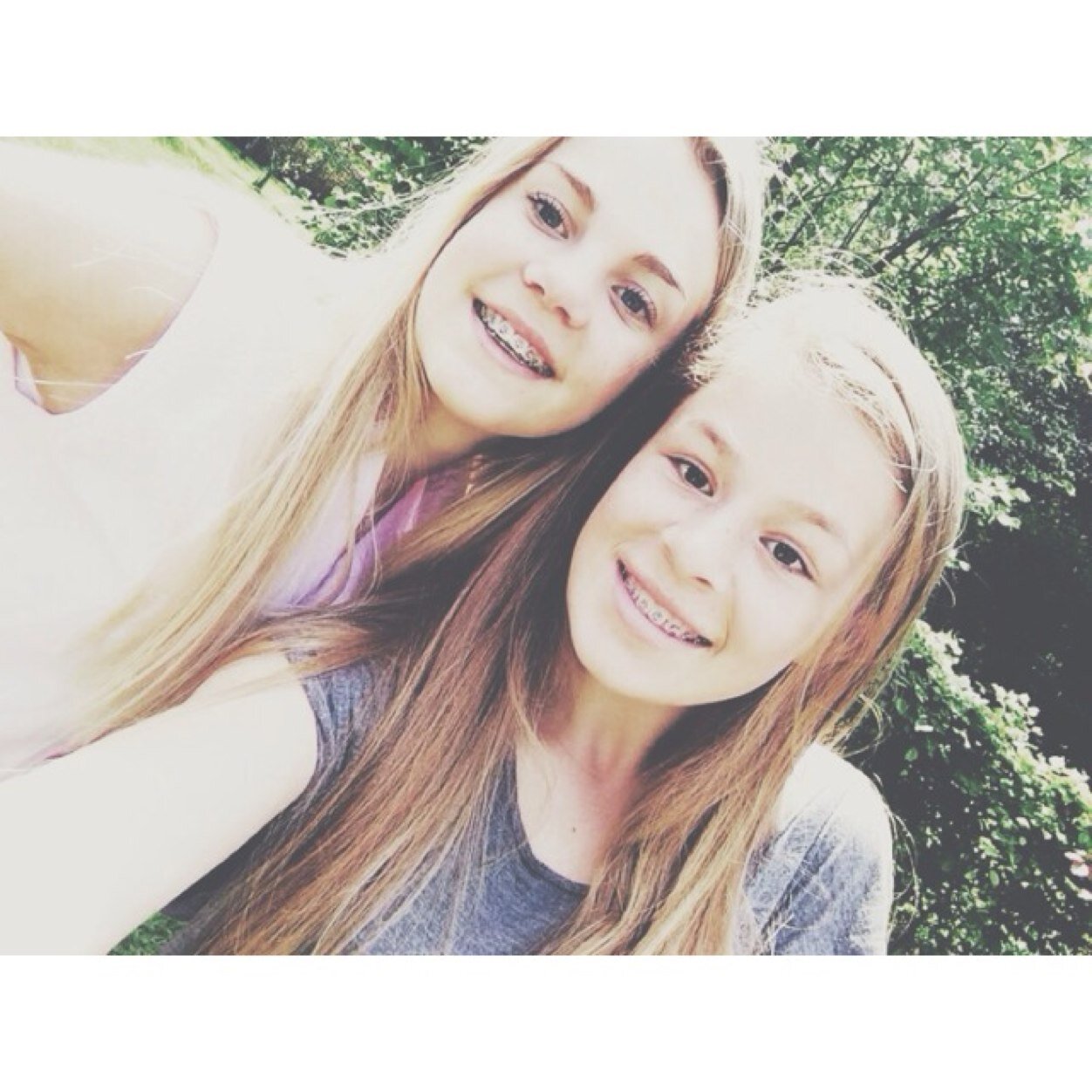 je bent de beste ! iloveyou , x julie | wij zijn supermodellen met ons coollliee haar!! x yoursercret loveeer!!! L.  was hierr