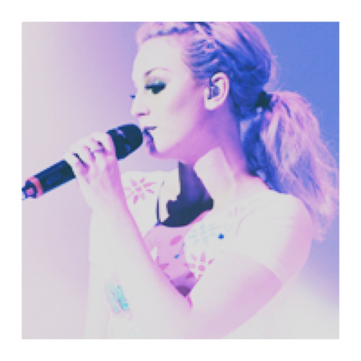 I am giving you a free follow so follow @chxnnelbieber