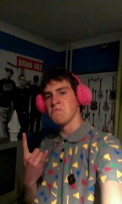 guitar // bass // punk // blink-182 // BCR // AVA // Green Day // Sum 41 // New Found Glory // RATM // Loserkid