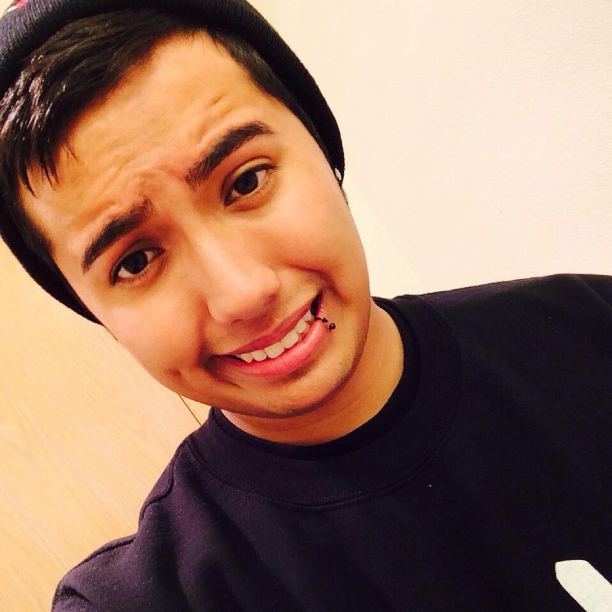 xFERNix's profile picture. Hi! Im Fernando✌️ but Ferni for short (: i Dedicate my life to Family & Friends! Helping others is what i like to do