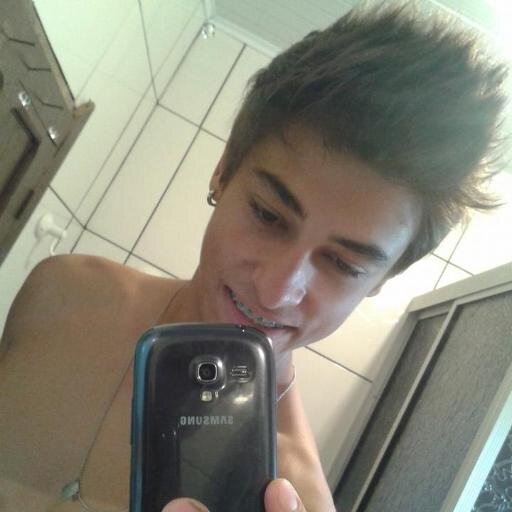 Faço parte do mundo e, no entanto, ele deixa-me perplexo ;)