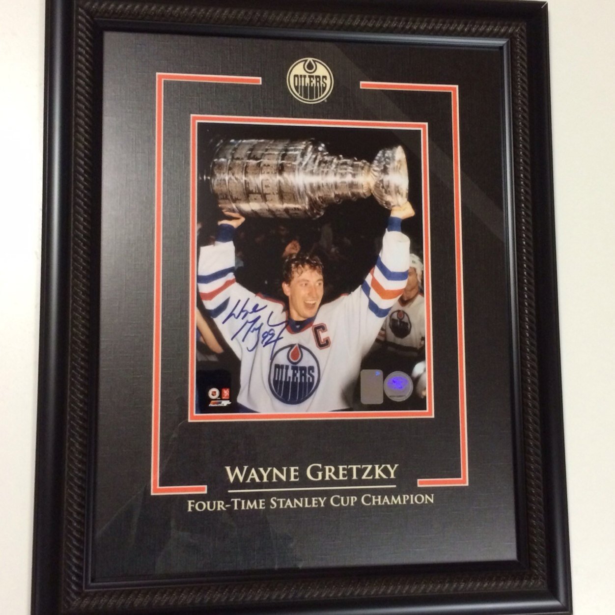 FaceoffSports has specialized in Sports Memorabilia for over 15 years & we pride ourselves on customer satisfaction. We sell authentic signed sports memorabilia