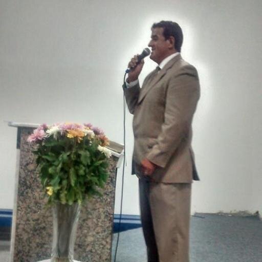 PASTOR EVANGÉLICO DANDO UNA PALABRA DE FE Y ESPERANZA A TODO AQUEL QUE QUIERA ESCUCHARLA , VIAJO A TODO EL MUNDO A ENTREGAR LA PALABRA DE DIOS , CAMPAÑAS ,TODO