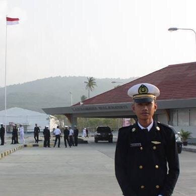 Only the best man can go to sea . 
Only the best girl can be with the best man .