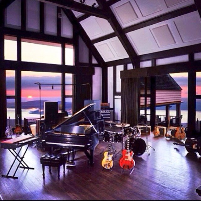 TbgGang's profile picture. DOPENESS in RAW form....get at us: THEBILLBOARDGANG@GMAIL.COM....good day and happy eatings