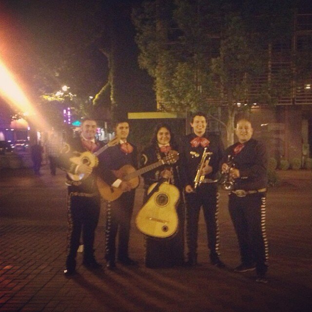 We are Mariachi Los Patos if you want to have  fun hire us
Somos Mariachi Los Patos Si quiere diversion contratenos